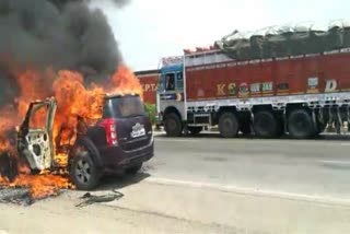 indore car caught fire in indore