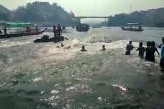 MP: 12 devotees trapped on rocks rescued from Narmada river in Khandwa