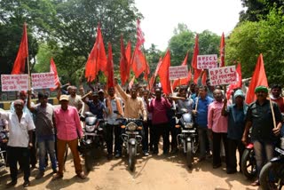 http://10.10.50.75//jharkhand/09-April-2023/jh-bok-04-bokarosteelworkersuniontookoutacyclemotorcycleprocession-10031_09042023184228_0904f_1681045948_64.jpg