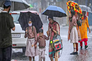 Chennai Meteorological Center said there is a chance of moderate rain in Tamil Nadu today