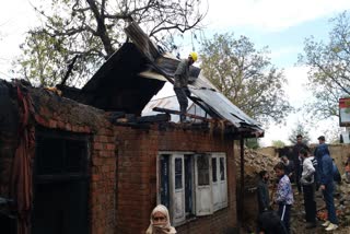 two-residential-houses-gutted-in-pulwama