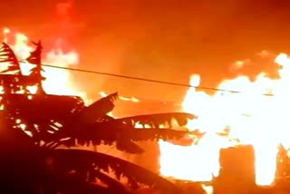 बेतिया में आग लगने से 9 घर जलकर राख