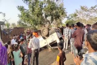 Prisoner vehicle overturned in Giridih