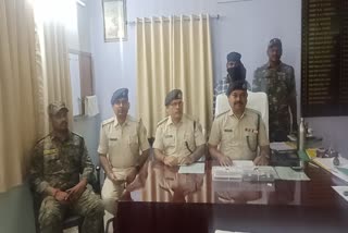 http://10.10.50.75//jharkhand/12-April-2023/jh-khu-02-naxalarrest-avb-jh10032_12042023200441_1204f_1681310081_1077.jpg