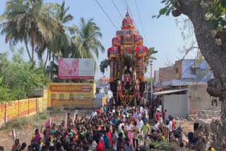 தென்திருப்பேரை மகரநெடுங்குழைக்காதர் திருக்கோவிலில் பங்குனி தேரோட்டம் நடைபெற்றது