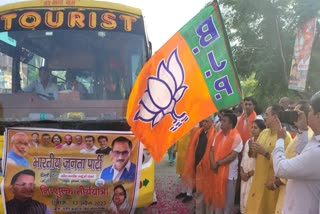 फ्री तीर्थ यात्रा करा रही दिल्ली BJP