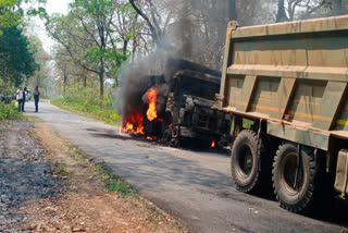 Naxalites burnt vehicles