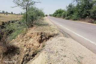 Enter here.. MP Chhatarpur Big pit on road  Big pit road Kandela Rampur Ghat road