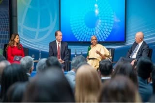 نرملا سیتا رمن نے عالمی بینک کی میٹنگ میں خواتین کو بااختیار بنانے پر روز دیا