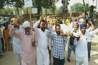The Palledar Union protested against the policies of the Centre Govt