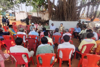 Members at the Bemetara peace committee meeting