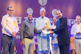 health institutions of Kawardha got kayakalp Award