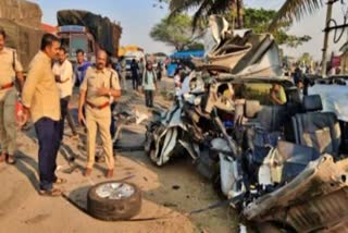 15 people died in the Karnataka state  Karnataka state including five in Tumkur  Road accident in Madikeri  ತುಮಕೂರಿನಲ್ಲಿ ಐವರು ಸೇರಿ ರಾಜ್ಯದಲ್ಲಿ 15 ಜನ ಸಾವು  ಪ್ರತ್ಯೇಕ ಘಟನೆಗಳಲ್ಲಿ ಸುಮಾರು 15 ಜನ ಮೃತ  ಶುಕ್ರವಾರದಂದು ನಡೆದ ಪ್ರತ್ಯೇಕ ಘಟನೆ  ರಾಜ್ಯದ ವಿವಿಧೆಡೆ ಅಪಘಾತ ಮತ್ತು ಆಕಸ್ಮಿಕ ಘಟನೆ  ಬೆಳಗಾವಿಯಲ್ಲಿ ನಾಲ್ವರು ಮತ್ತು ಮಡಿಕೇರಿಯಲ್ಲಿ ಆರು ಜನ ಮೃತ  ತುಮಕೂರಿನಲ್ಲಿ ಭೀಕರ ಅಪಘಾತ  ಅಪಘಾತದಲ್ಲಿ ಆರು ಜನ ಸಾವು  ನಾಲ್ವರು ಸ್ನೇಹಿತರು ನೀರುಪಾಲು