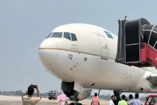 വിമാനം  സൗദി എയർലൈൻസ്  Saudia Airlines  Saudia Airlines cargo flight emergency landing  കൊൽക്കത്ത വിമാനത്താവളത്തിൽ അടിയന്തര ലാൻഡിങ്  Kolkata Airport  aircraft  Bangalore International Airport  സൗദി എയർലൈൻസിന്‍റെ കാർഗോ വിമാനം