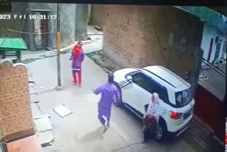 Ujjain Husband Attack On Wwife : પુત્રના મોહમાં પતિ બન્યો જુલમી, પત્ની પર કર્યો છરી વડે હુમલો, CCTV સામે આવ્યા