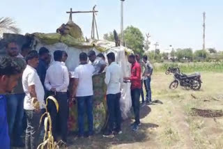 couple cut off their head in Havan kund  human sacrifice  Superstitious Case  Rajkot vichhiya  couple cut off their head  guillotine  couple cut off their head with guillotine  Havan kund  ബലിയർപ്പണം  ബലിയർപ്പണം ആത്മഹത്യ  ഗില്ലറ്റിൻ  ഗില്ലറ്റിൻ ആത്മഹത്യ  ഗുജറാത്ത് രാജ്‌കോട്ട്  അന്ധവിശ്വാസം  രാജ്‌കോട്ടിലെ വിഞ്ചിയ  ദമ്പതികളുടെ ആത്മഹത്യ  black magic