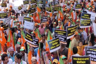 delhi BJP protests demanding resignation of cm