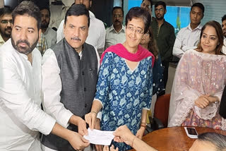 Shelly Oberoi, Aale Mohammad Iqbal file nomination papers for MCD election