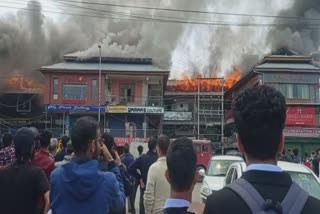 fire-damages-shopping-complex-at-dargah-hazratbal