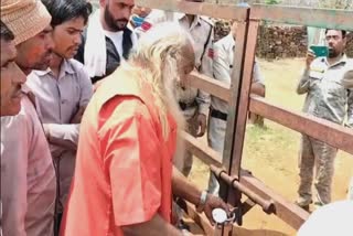shivpuri mahant locked gate