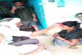 Man ties Transwoman in harmirpur in Uttar Pradesh  Uttar Pradesh News updates  latest news in Uttar Pradesh  up news  ഛത്രപാലിനും റാണിയ്‌ക്കും ഇനി പുത്തന്‍ ജീവിതം  ട്രാന്‍സ്‌ജെന്‍റര്‍ യുവതി  ട്രാന്‍സ് ജെന്‍റര്‍  ട്രാന്‍സ് ജെന്‍റര്‍ വിവാഹം  ലഖ്‌നൗ വാര്‍ത്തകള്‍  ലഖ്‌നൗ പുതിയ വാര്‍ത്തകള്‍  Uttarprdesh news updates  latest news in UP