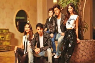 Unseen pictures of Shah Rukh Khan with family; netizens call them 'our Pathaan family'