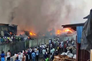 MH update મુંબઈ માનખુર્દ વિસ્તારમાં ભીષણ આગ લાગતા મચ્યો ખળભળાટ