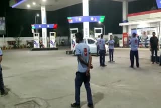 bomb at petrol pump in Bokaro