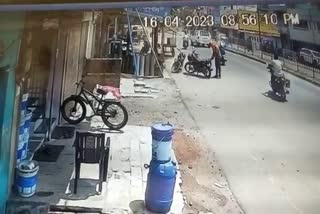 panna thief theft 3 lakhs from bike