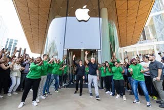 Apple CEO Tim Cook opens the gates to India's first Apple store at Mumbai