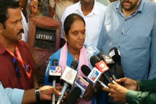 former-dcm-daughters-rebelled-against-congress-in-harpanahalli