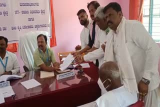 hd-deve-gowda-came-for-the-nomination-of-kadur-jds-candidate-ysv-dutta