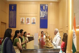 mp-pragya-singh-thakur-met-governor-mangubhai