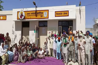 The case of manipulation in Aam Aadmi Clinic of Barnala, villagers protested in favor of the staff