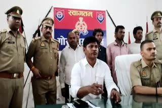 गोरखपुर में पुलिस ने कछुआ तस्करों को पकड़ा.