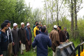 pulwama-landlords-stopped-work-on-nh-444-due-to-non-payment-of-land-compensation