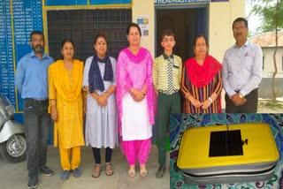 Ninth Grade student Naitik Sharma made a solar lunch box in Hamirpur