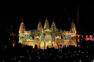 light-and-sound-at-the-swaminarayan-temple-in-bhuj-has-become-a-center-of-attraction-for-devotees