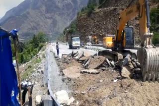 Fourlane road Security wall sunk in Bada Bhuin of Kullu