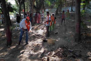 Cleaning Campaign : ભાજપના કાર્યકરો મંદિર વિસ્તારમાં સાફ સફાઈ કરીને ગયા બાદ જૈસે થે વેસે જેવા દ્રશ્યો