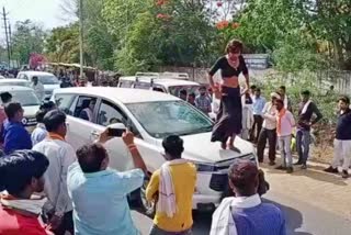 Uproar of eunuchs on road in sheopur