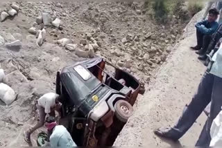 Auto brake failed and fell in Shivpuri