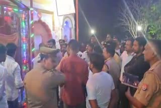 कानपुर में मंदिर में तोड़फोड़ पर हिंदूवादी संगठनों ने विरोध जताया.
