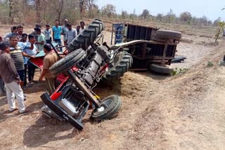 Tractor trolley overturned in Betul