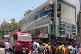 Fire Accident: બેંકના સર્વર રૂમમાં આગ લાગી, ફાયરની 4 ગાડીઓએ આગને કાબુમાં લીધી