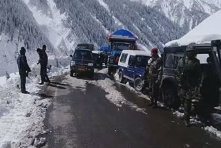 Srinagar Leh Highway Traffic: سرینگر لیہہ شاہراہ آٹھویں روز بھی ٹریفک کے لئے بند