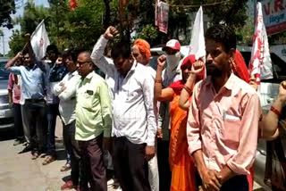 fromer-workers-protest-against-birla-group-chairman