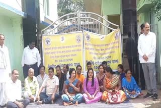 vishwa hindu parishad members protest