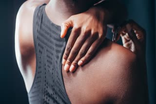 Shoulder dislocation problems and remedies  Shoulder dislocation  പറയുന്നത്ര നിസാരമല്ല തോളെല്ലിന്‍റെ സ്ഥാനചലനം  തോളെല്ലിന്‍റെ സ്ഥാനചലനം  പ്രശ്‌നങ്ങളും പ്രതിവിധികളുമായി അറിയേണ്ടതെല്ലാം  തോളെല്ലിന് സ്ഥാനചലനമുണ്ടായാല്‍  തോളെല്ല്  എല്ലുരോഗ വിദഗ്‌ദന്‍  സഞ്‌ജയ്  അസ്ഥി  പ്രധാന പ്രതിവിധി