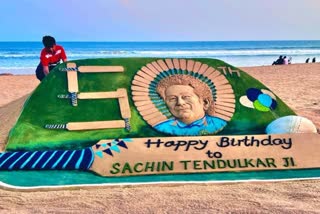 Sachin Tendulkar statue made on sand